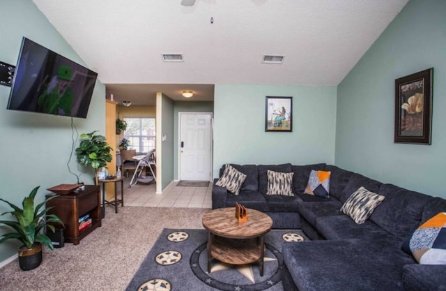 Caleb’s King & Queen Home. Kids/Pet friendly, Family games, Piano.