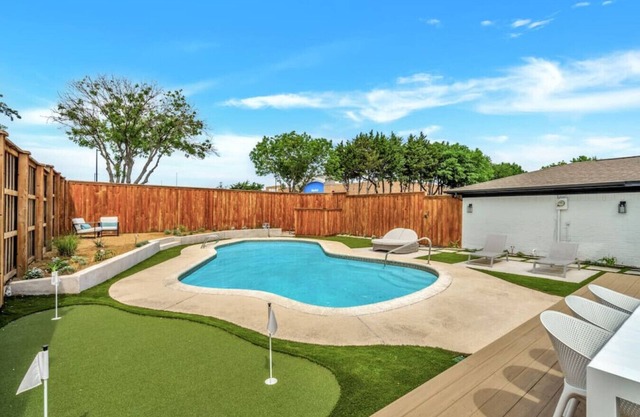 California Dreamin: Pool, Minigolf, and Grill