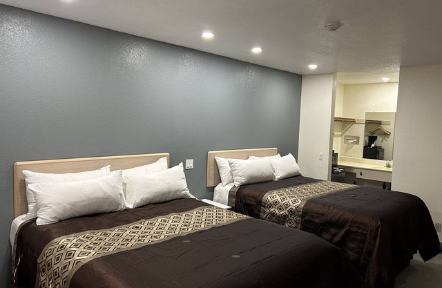 California Inn & Suites Adelanto US 395