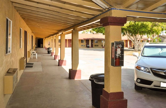 California Suites Motel
