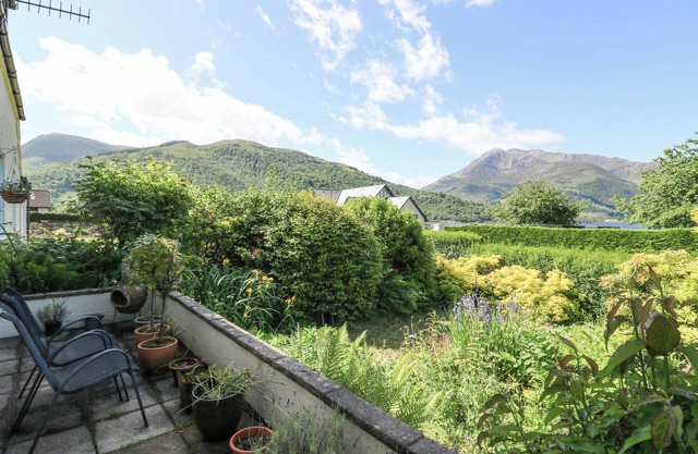 CALLART VIEW, family friendly, with open fire in Glencoe