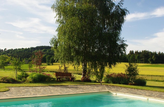 La calma y tranquilidad en la naturaleza ... y el placer de una piscina climatizada!