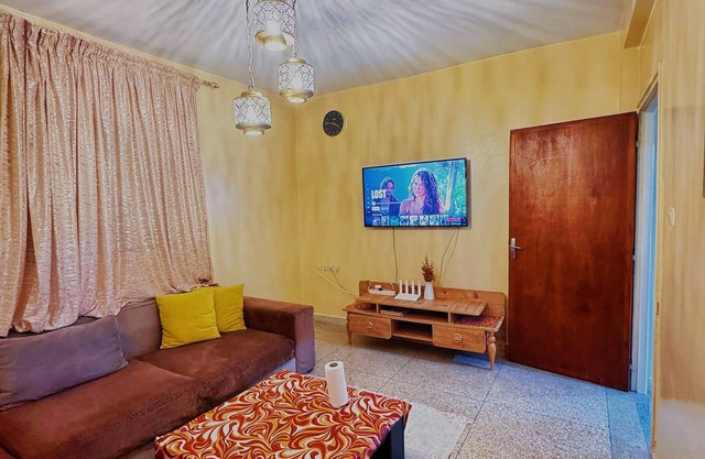 Peace & Central Stay Near Beach - High-Speed WiFi, Free Parking