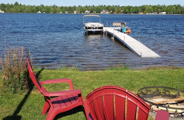 Tranquila casa frente al lago en el estanque de la isla: el sueño de los navegantes y motos de nieve