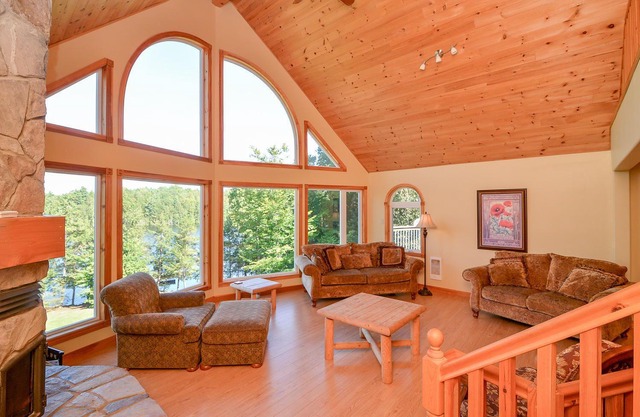 Calypso Cottage 4000sq. Pie Lakefront Propiedad