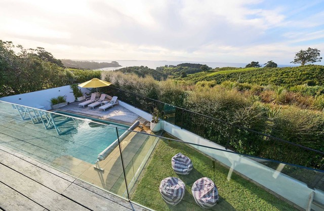 Calypso - Stay Waiheke