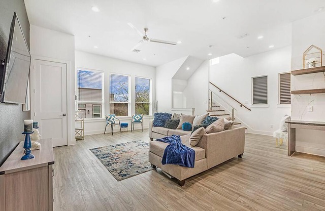 Cam's Cozy Luxurious Modern Home