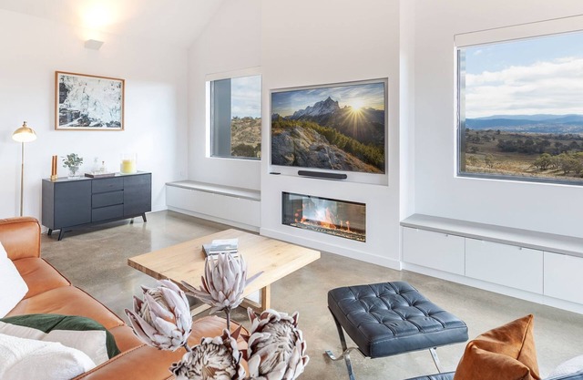 Camber Farmhouse Jindabyne Countryside