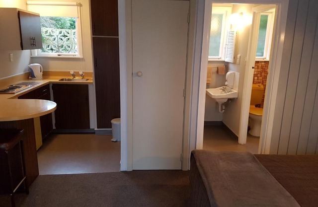 Camberley Court Motel
