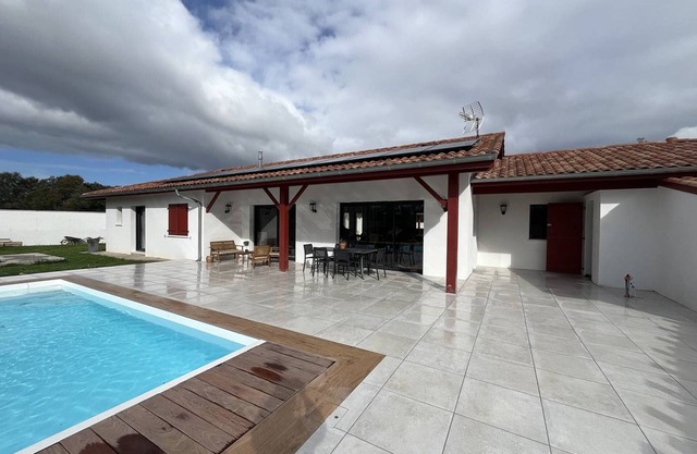 Cambo-les-Bains: Casa 3 Habitaciones, Piscina Privada, Internet, Aparcamiento