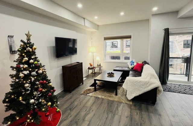 Cambridge Home 3BDR-Netflix-Parking-WiFi-Laundry