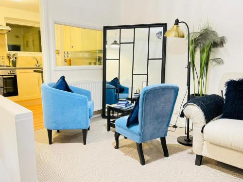 Cambridge Stay Cozy home with Wi-Fi, Parking Perfect for 2