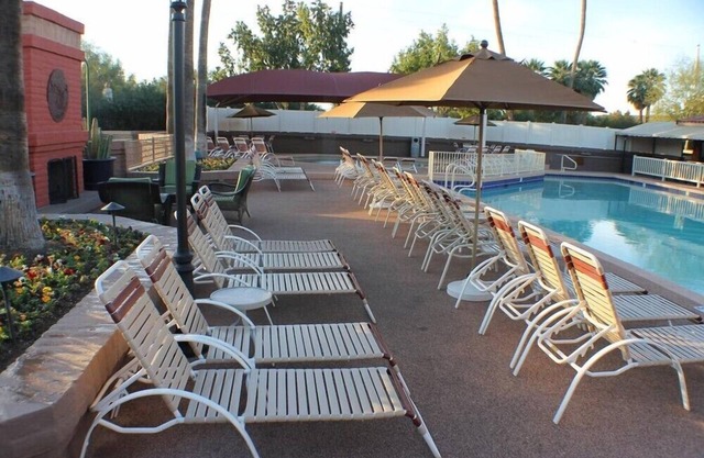 Camelback Ideal Studio Pool for Weekend Getaway