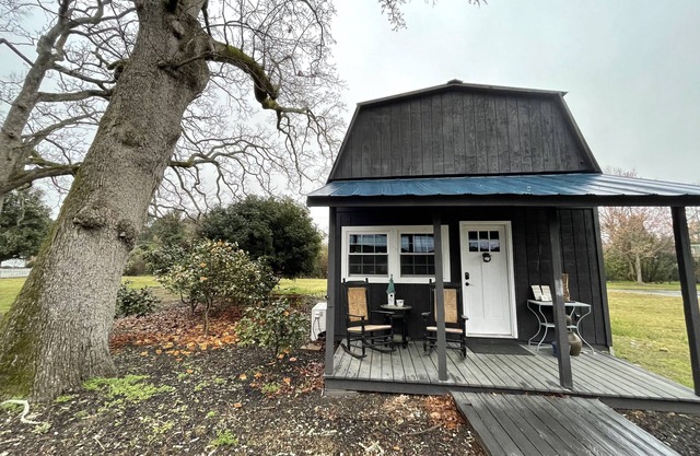 Camellia Cottages offers -Lofted Cottage Living!