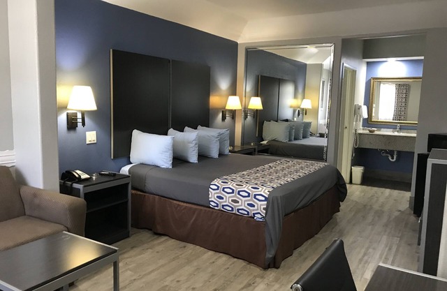 Camelot Inn & Suites Veterans Memorial NW Houston