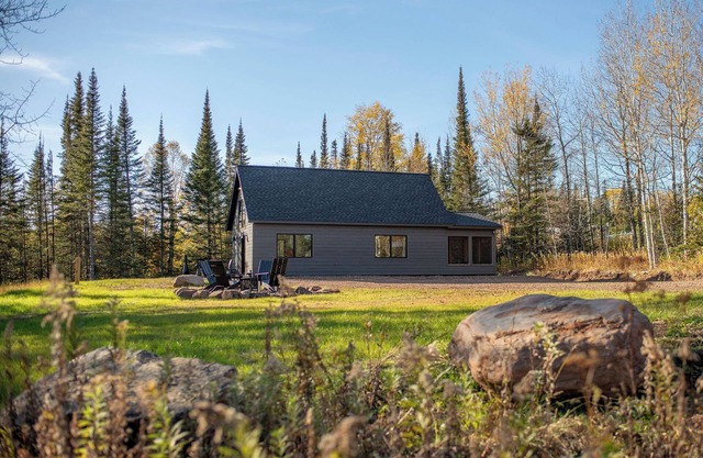 Camp Du Nord...a Cozy 2-bedroom cabin in tranquil Grand Marais MN