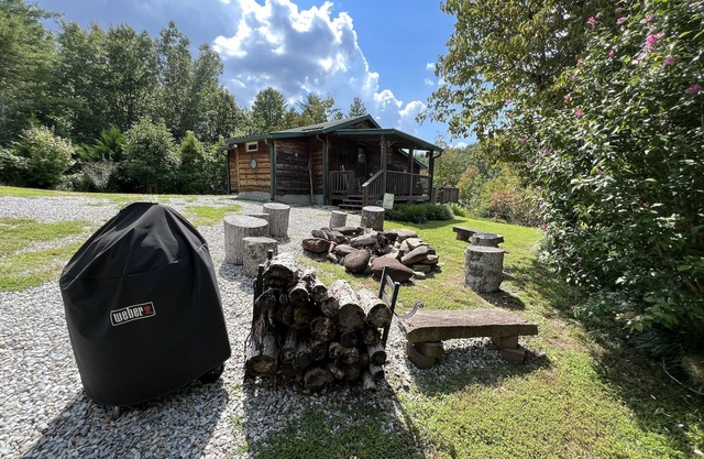 Camp Hideaway Whippoorwill Cottage @ Lake James, NC
