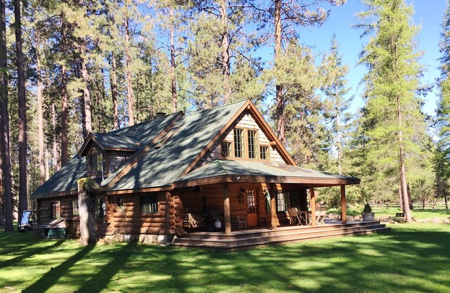 Camp Sherman log house en finca privada de 32 acres en creekside