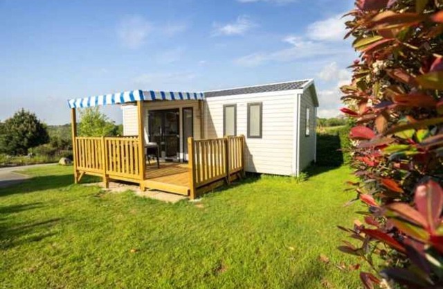 Camping 3 étoiles - Piscine - eeefie