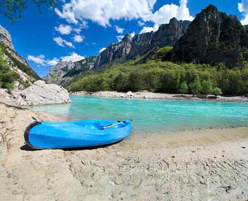 CAMPING 3* ! PROGHE DES GORGES DU VERDON ET LAC DE STE CROIX 04500 ! TOUT EQUIPE ! CHAMPS DE LAVANDES ! CALME ! NBRES ACTIVITES ! RANDONNEES ! NAUTISME !