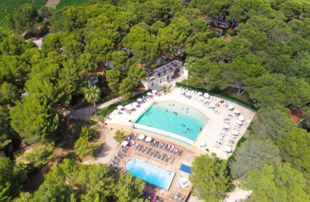Camping 4 étoiles - Piscine - ccaadhb