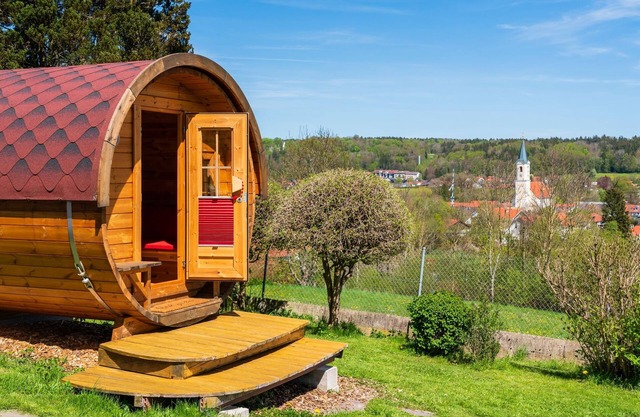 Barril de camping "Magnolia" entre ciudad, lagos y montañas