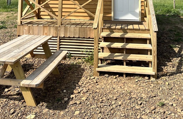 Camping cabin with direct Mill Creek trail access!