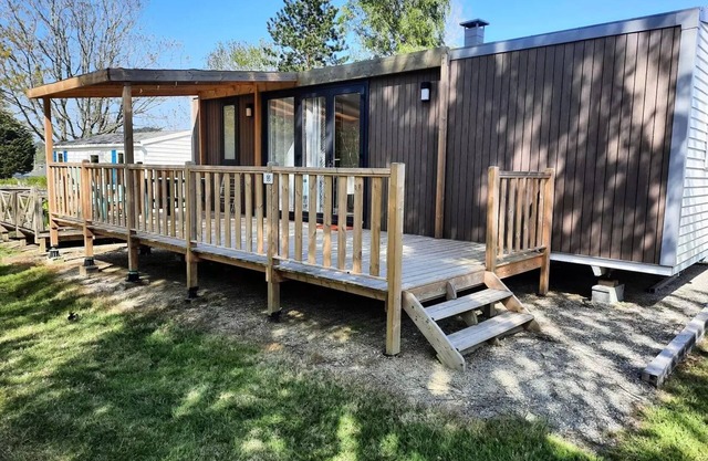 Camping de la Baie de Térénez *** - Mobile home Grand Confort Lodge 4 rooms 6 people