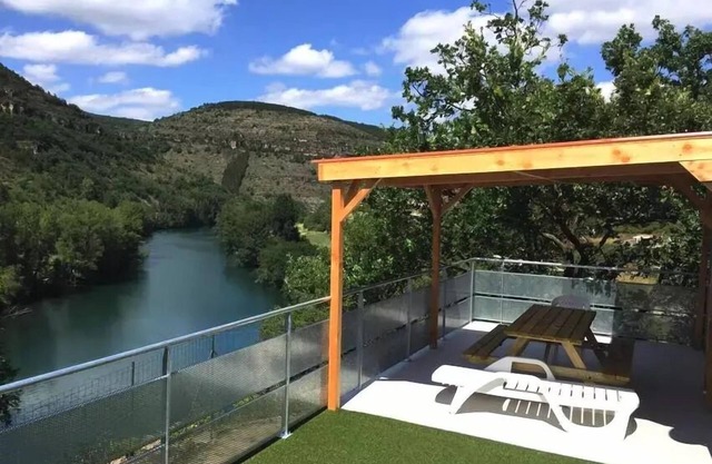 Camping de la Cascade **** - Super Cordelia AIR-CONDITIONED Mobil Home 32m² PANORAMIC VIEW! - 3 CH - Television (Friday/Friday in July and August) 6 people