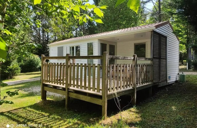 Camping de la Grande Prade *** - Residence Mobile comfort Acacias with semi-covered terrace 12 m2 equipped with air conditioning 4 people