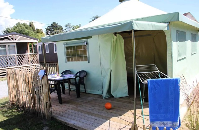 Camping Domaine de Pont Mahé*** - 3-room Eole Eco tent for 4 people Without sanitary facilities