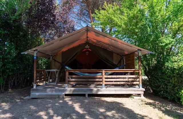 Camping Flower Provence Vallée*** - Freeflower 3-room tent for 5 people Without sanitary facilities