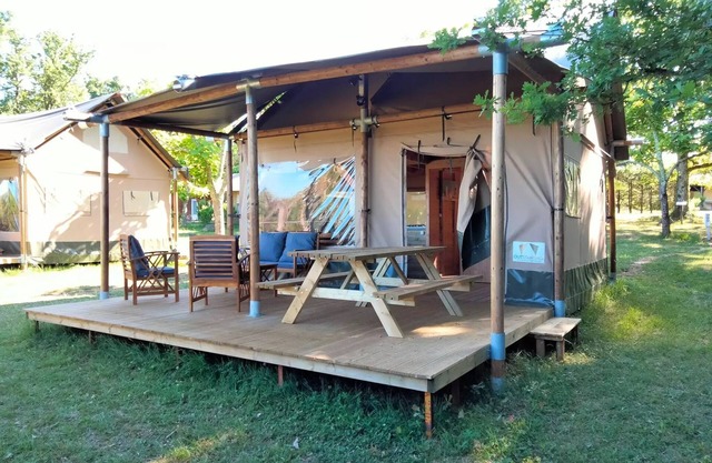 Camping Fontaine Du Roc*** - Lodge Tent 3 Rooms 4 People Without sanitary facilities