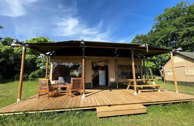 Camping Fontaine Du Roc* - Lodge Tent 3 Rooms 5 People Without Sanitary