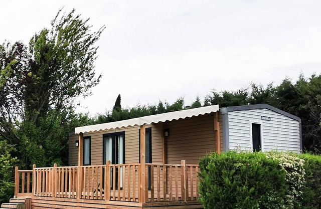 Camping Forcalquier Les Routes de Provence*** - Mobile home 4 Rooms 6 People