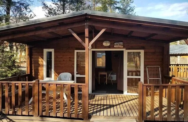 Camping-Caravaneige l'Iscle de Prelles *** - Chalet Comfort Type Modulo 18 - 18 m2 / 1 bedroom - Covered terrace 15 m2 4 people