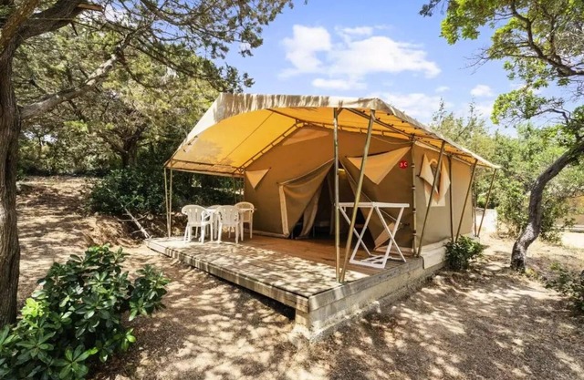 Camping Le Damier*** - Canvas bungalow CANADA 3 Rooms 4/5 People Without sanitary facilities