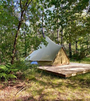 Camping la Kahute - Tente tipi au coeur de la fôret
