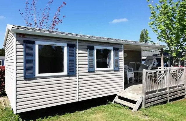 Camping Le Bois Soleil**** - 3-room mobile home for 4 people with integrated terrace