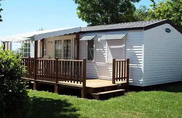 Camping Le Roc *** - Mobile Home Confort Tanchet - 3 Bedrooms - 32 m² 6 people