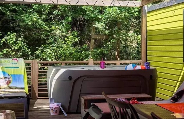 Camping Les Albères **** - Mobile Home Duo Premium 3 Rooms 4 People Jacuzzi + Air Conditioning + TV