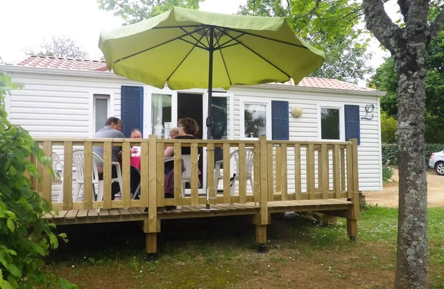 Camping les Poutiroux **** - Résidence Mobile Confort avec terrasse 5 personnes