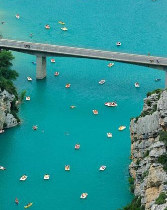 Camping prés des Gorges du Verdon et Du Lac De Ste Croix 04500 Tout Equipé Confort Calme Lavande