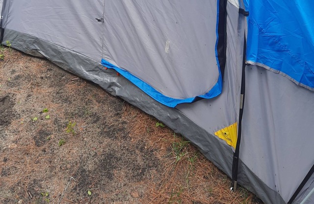 Campsite. Equipment included. (Tents, beds, bedding, etc.) On the lake!