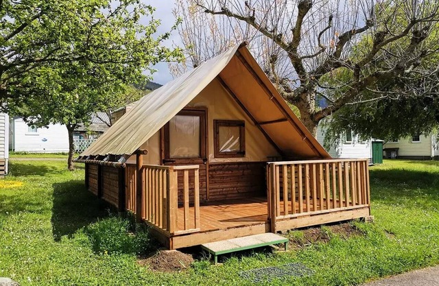 Campsite Flower les Granges*** - Standard Amazon Lodge 20 m2 + Terrace 4 people