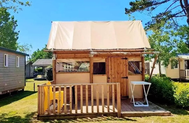 Campsite Kerlaz *** - Bungalow Lodge Cocotier 3 Rooms 4 People