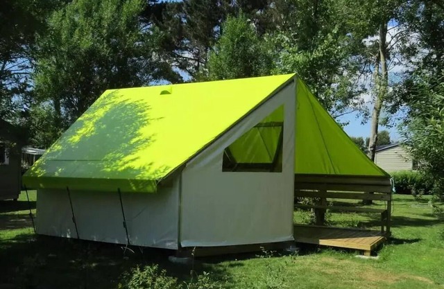Camping Kerlaz *** - Ecolodge SAHARI 3 Habitaciones 4 Personas