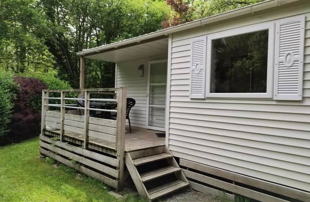 Campsite Le Rouge Gorge**** **** - MOBILE HOOME TI 32m2 with semi-covered terrace (3 bedrooms) ECO 6 people