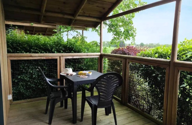 Campsite Le Rouge Gorge**** **** - CABANE LODGE PREMIUM SOLARO 1 CH 2/4 PERS CLIM TV 4 persons