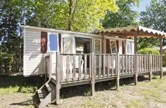 Campsite Le Val d'Ussel **** - Classic 3-room mobile home for 6 people